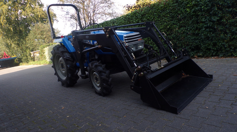 Iseki TU237 mit Frontlader ab 149 € pro Monat.